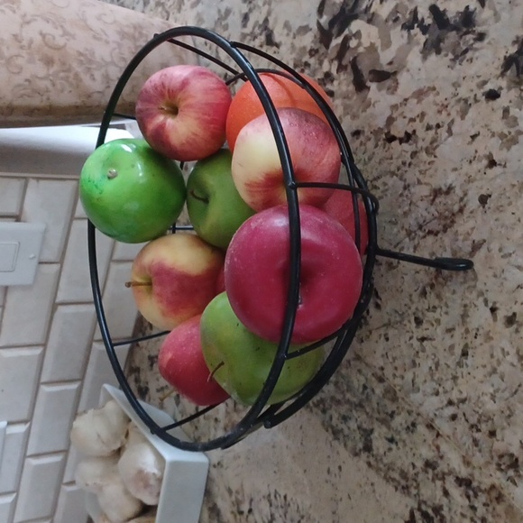 Wire Fruit Basket with removeable Banana Holder - Picture 6 of 13